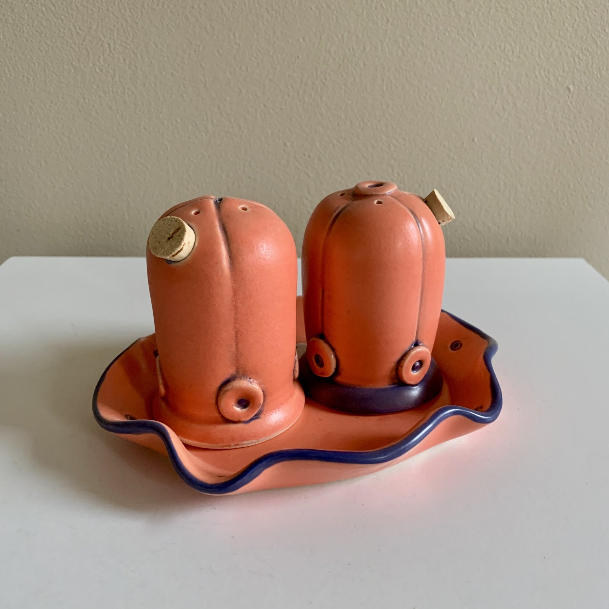 Rebecca Lowery Pottery Salt & Pepper Set w/ Tray Flamingo